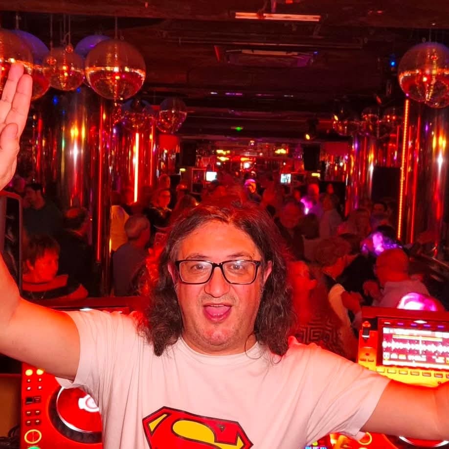 JUEVES 26/2 JOSÉ COLL en GOLDEN´S 