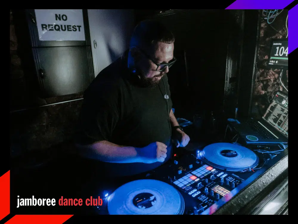 Monday Night: DJ Mastie