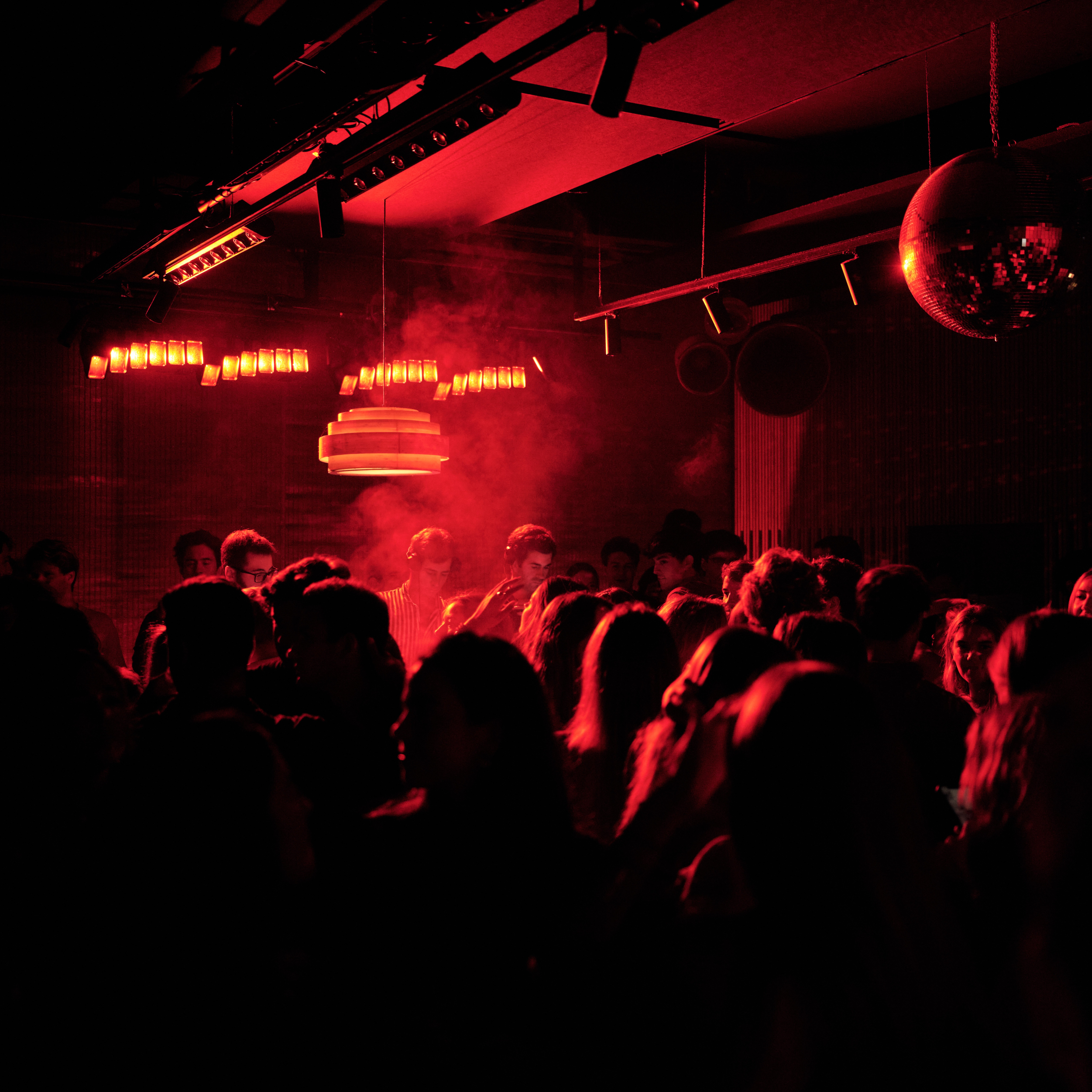 Negro Rojo - Viernes