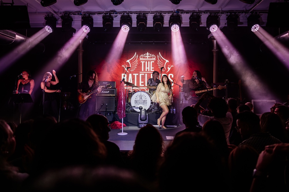 Official cover of the event The Bateleurs