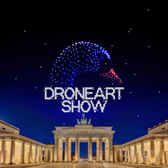 Offizielles Cover des Events DroneArt Show: Musik, die die Nacht zum Strahlen bringt