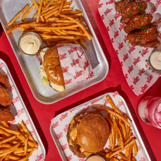 Official cover of the event Menú Roost Chicken (ATOCHA) - Hamburguesa con patatas + bebidas y postre o café