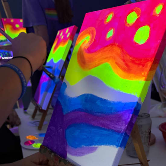 Cartel oficial del evento 🎨✨ NEÓN&WINE! A Unique Sensorial & Painting Experience!