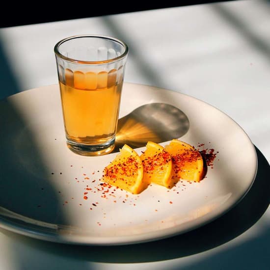 Cartel oficial del evento Cata de mezcal y tequila con degustación de tacos en VinoPremier