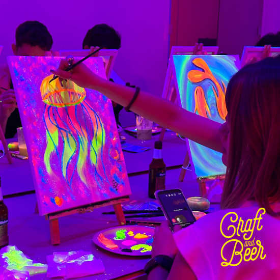 Official cover of the event Craft and Beer: pintura neón y barra libre de cerveza en Malasaña