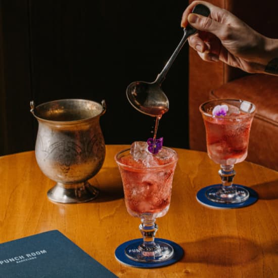 Cartel oficial del evento San Valentín en Punch Room Barcelona para 2 personas