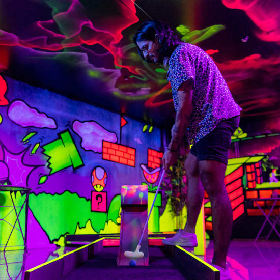 Cartel oficial del evento Minigolf Experience: circuito indoor