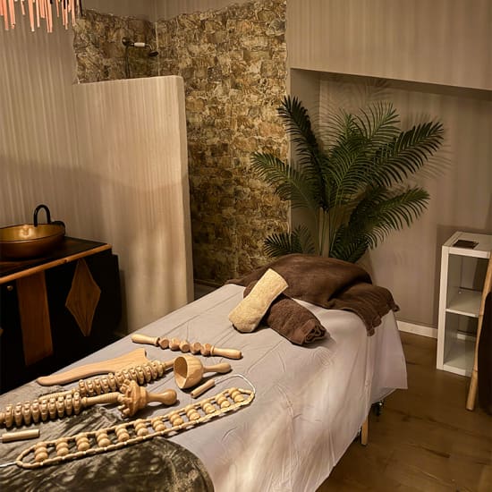 Cartel oficial del evento Masaje en pareja con jacuzzi