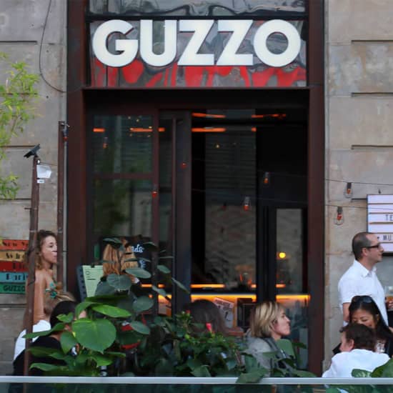 Cartaz oficial do evento Vermuteo de comedia en GUZZO