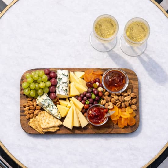 Cartel oficial del evento 2 Copas de Cava o Vino + Tabla de Quesos en La Catorce Sky Bar