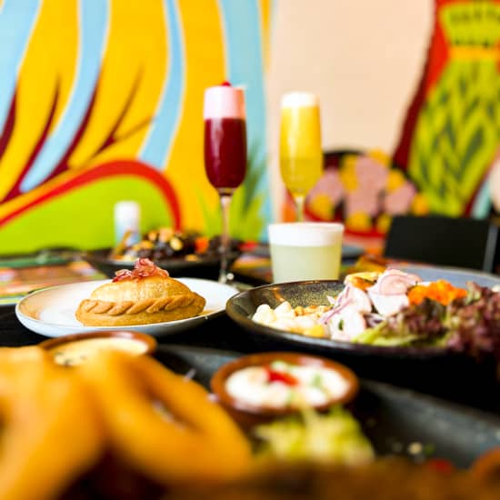 Cartaz oficial do evento Comida peruana no QOSQO, o restaurante mais antigo do país