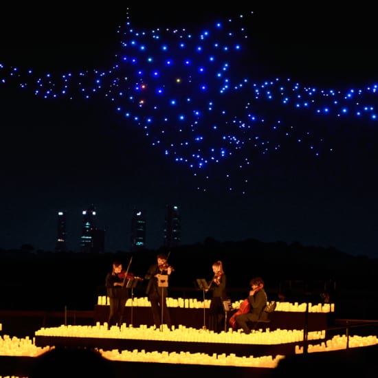 Cartel oficial del evento DroneArt Show: Música que ilumina la noche