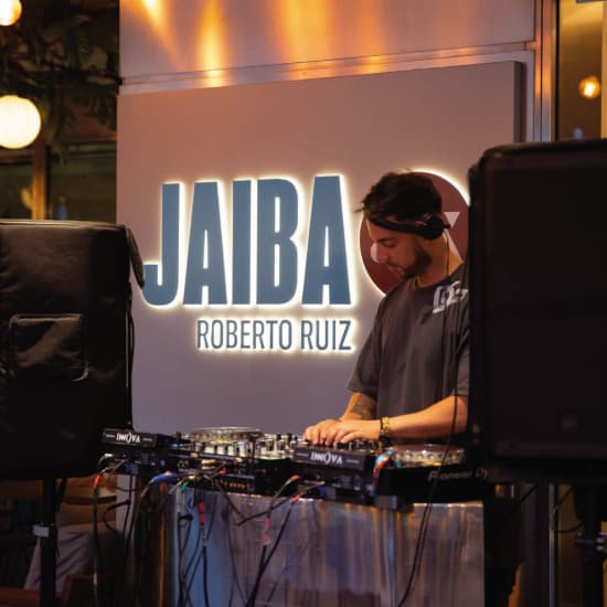 Cartel oficial del evento Menú degustación por el Chef Roberto Ruiz + sesión de DJ y Mariachis