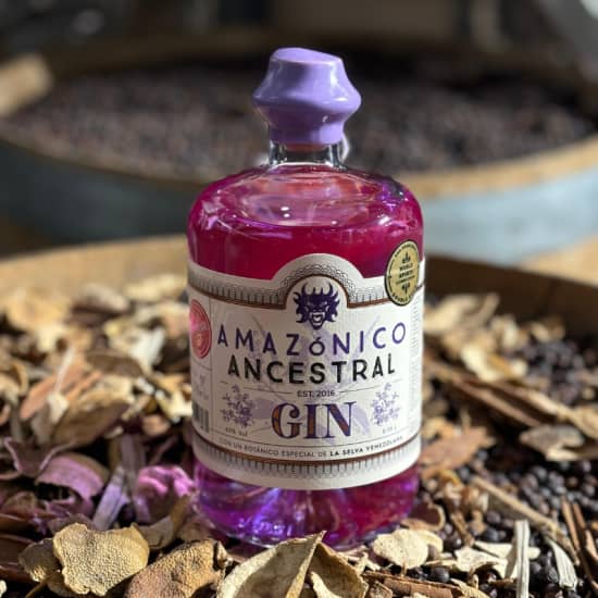 Cartel oficial del evento Gin LAB con bombones artesanos