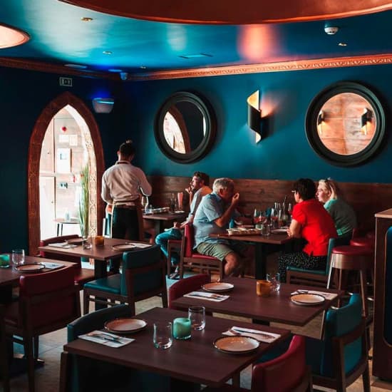 Cartel oficial del evento Oven: viaja pelos sabores da Índia e do Nepal ao almoço