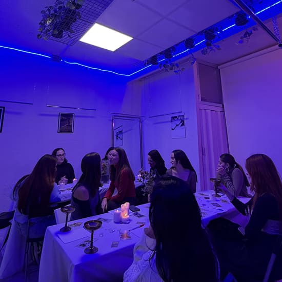 Cartel oficial del evento Taller de tarot con mimosas y vinos