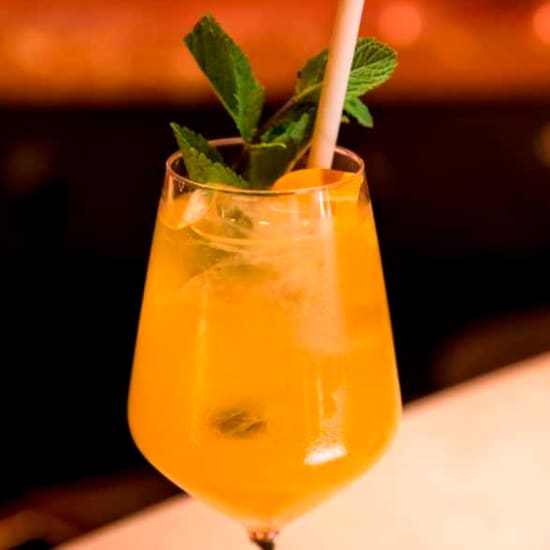 Cartel oficial del evento 2x1 en cócteles de Chaman Spirits en VinoPremier